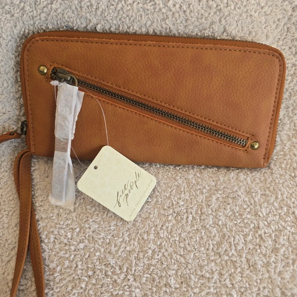 Free People Wallet Brown Vegan‎ Leather Wristlet Strap Zip Closer Clutch NWT